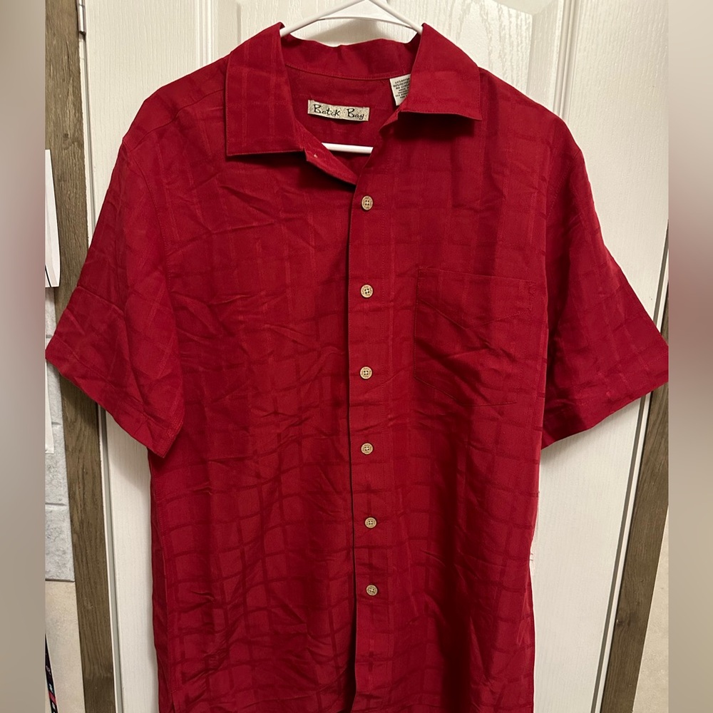 Men size medium short sleeve button up